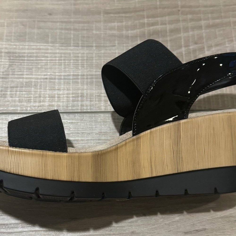 CHARLESTON SHOE CO NWB Lee Wedge Sandal in Black SIZE 9